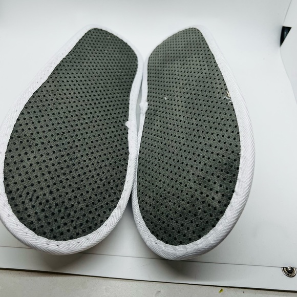 NWT Frette Men’s Slippers with Bag. White. One Size. - Picture 5 of 6